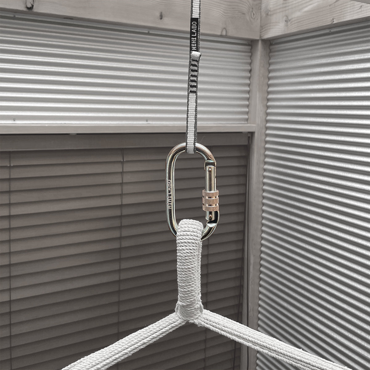 Hammock chair hammock with carabiner lock mechanism