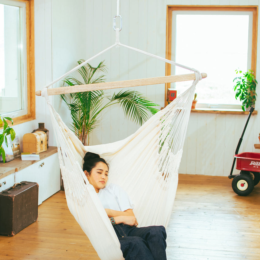 Hammock chair hammock with carabiner lock mechanism