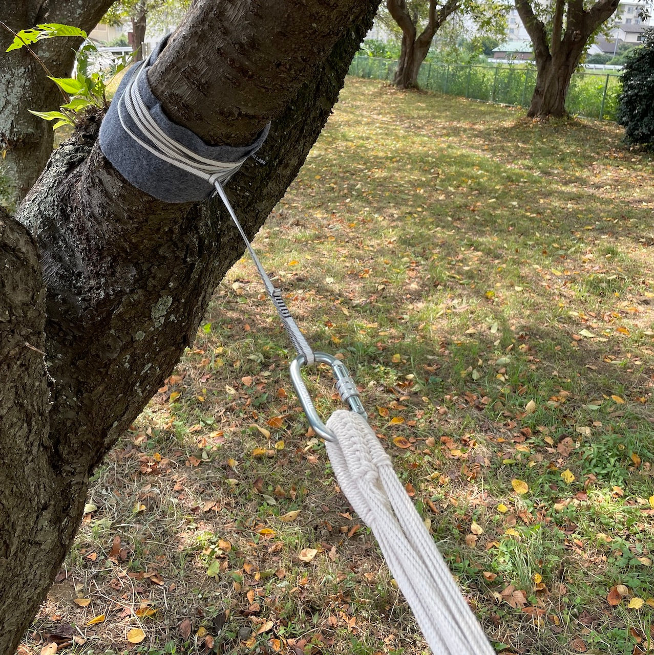 Hammock chair hammock with carabiner lock mechanism