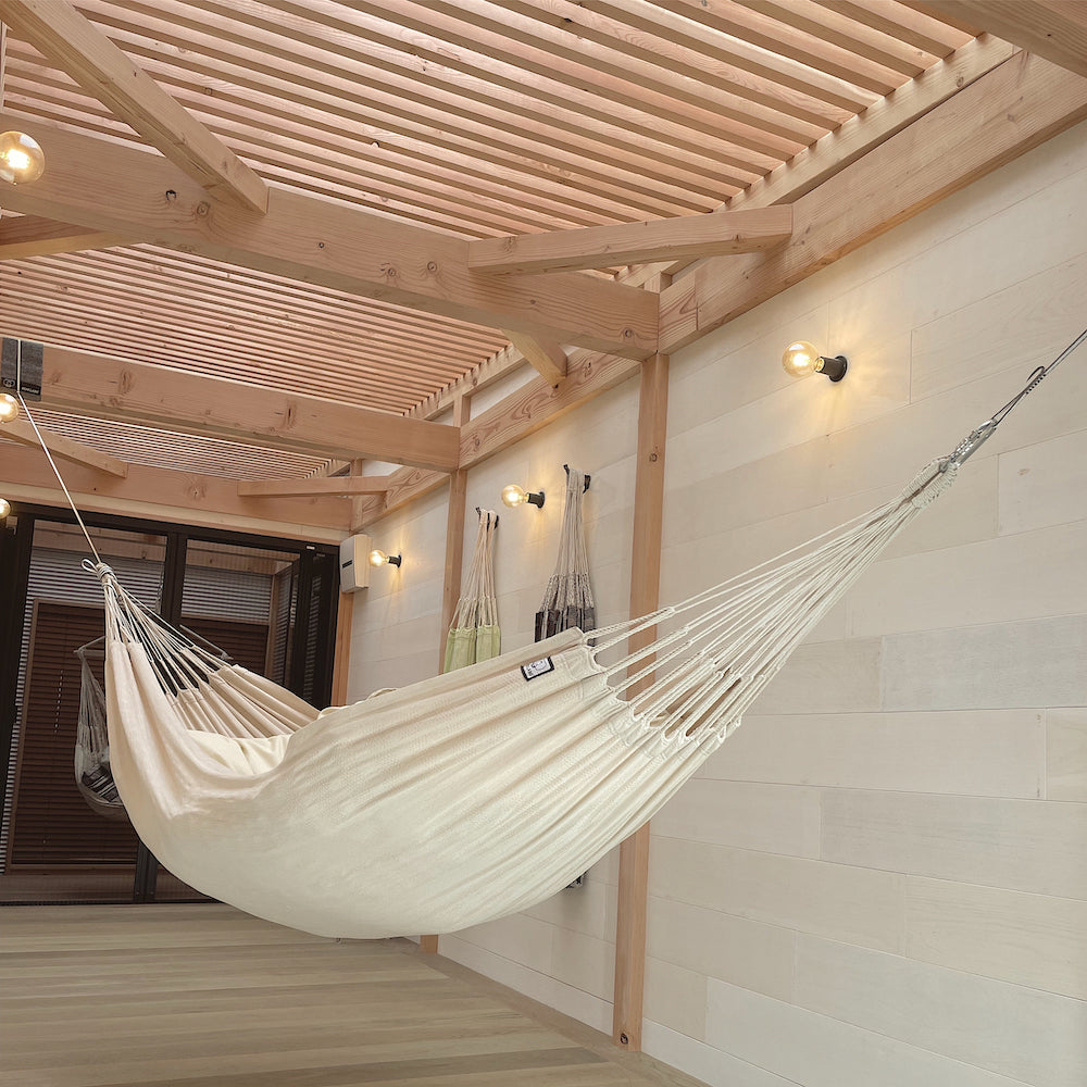 Hammock chair hammock with carabiner lock mechanism